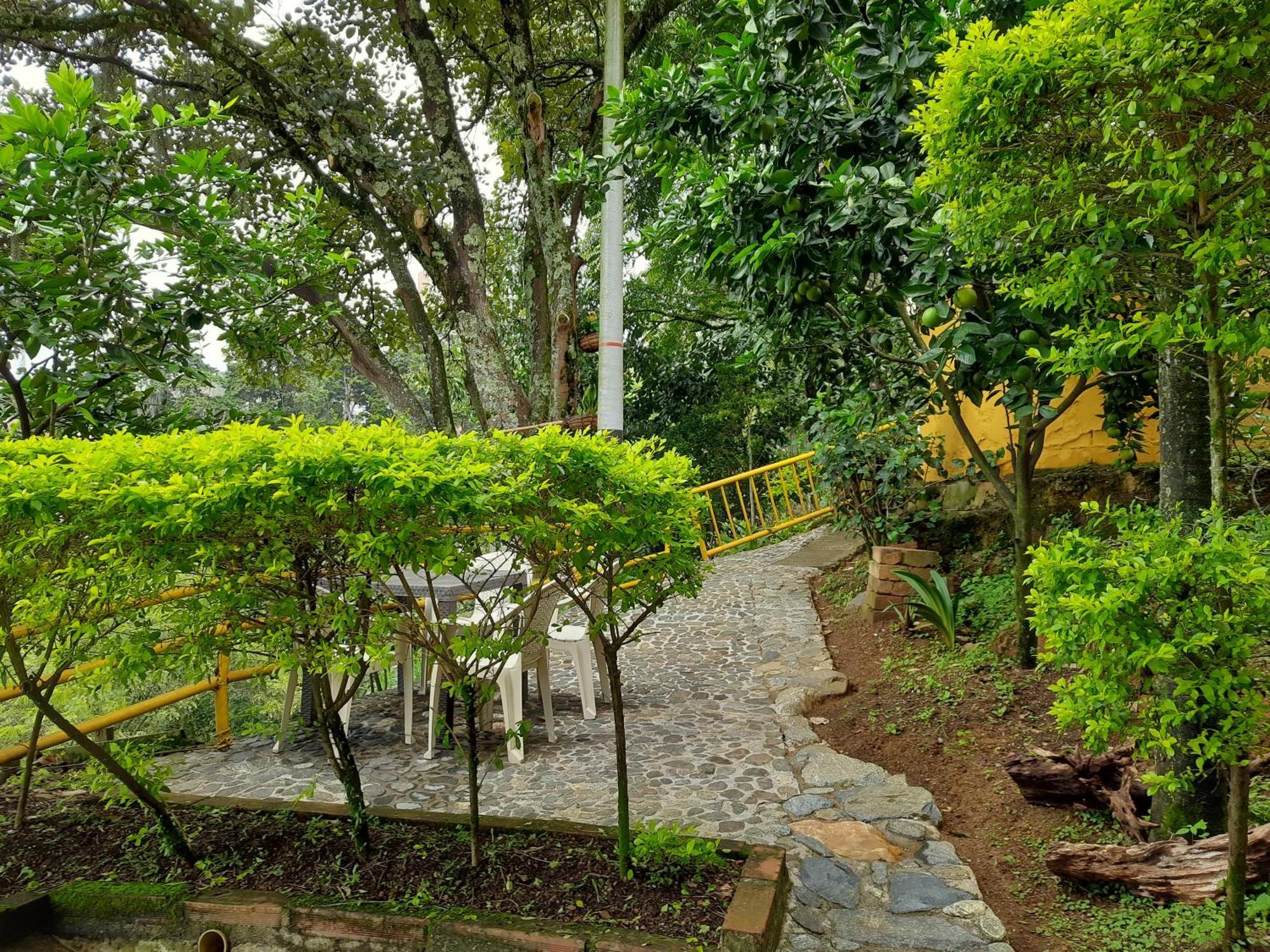 Apartamento Campestre Medellin Bagian luar foto